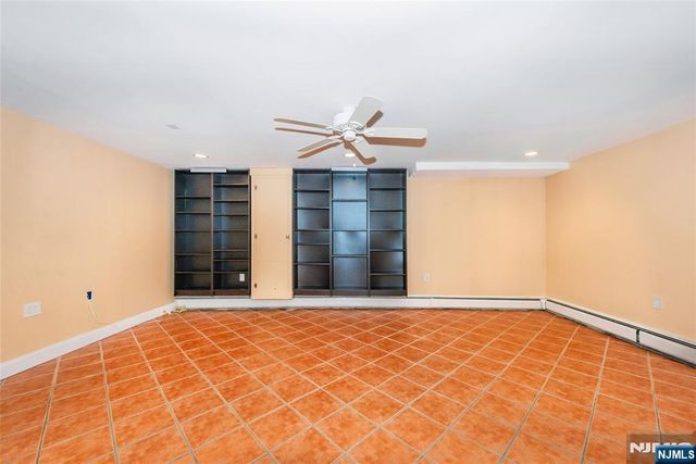 232 Hidden Glen Court, Franklin Lakes, NJ 07417