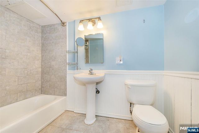 232 Hidden Glen Court, Franklin Lakes, NJ 07417