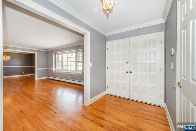 232 Hidden Glen Court, Franklin Lakes, NJ 07417