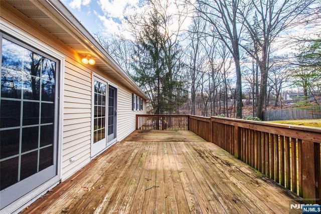 232 Hidden Glen Court, Franklin Lakes, NJ 07417