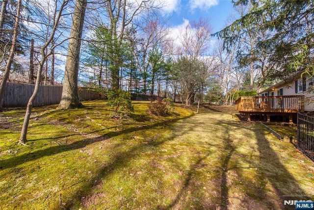 232 Hidden Glen Court, Franklin Lakes, NJ 07417