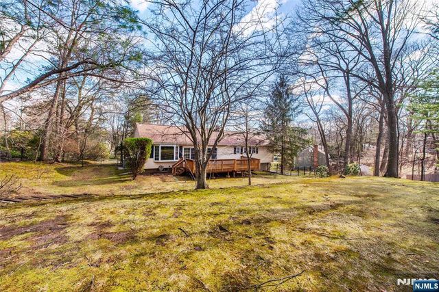 232 Hidden Glen Court, Franklin Lakes, NJ 07417