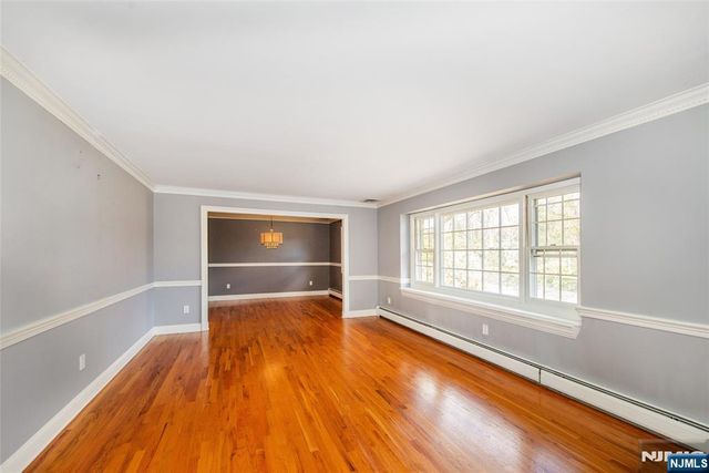 232 Hidden Glen Court, Franklin Lakes, NJ 07417