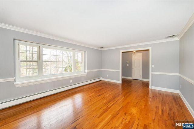 232 Hidden Glen Court, Franklin Lakes, NJ 07417