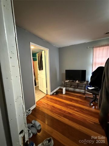 829 W Craighead Road, Charlotte, NC 28206