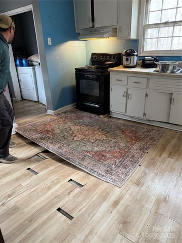 829 W Craighead Road, Charlotte, NC 28206