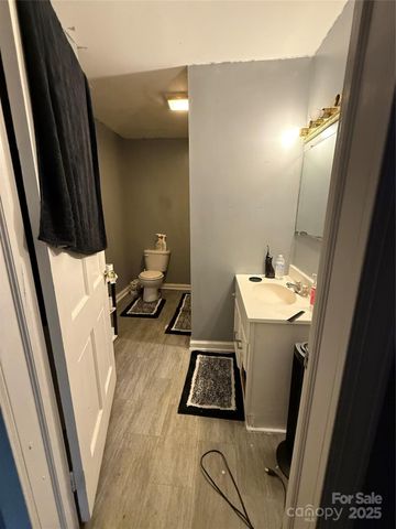 829 W Craighead Road, Charlotte, NC 28206