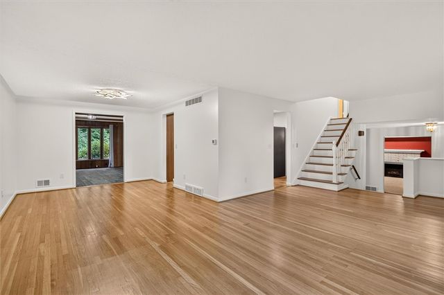 82 Kensington Court, Greece, NY 14612