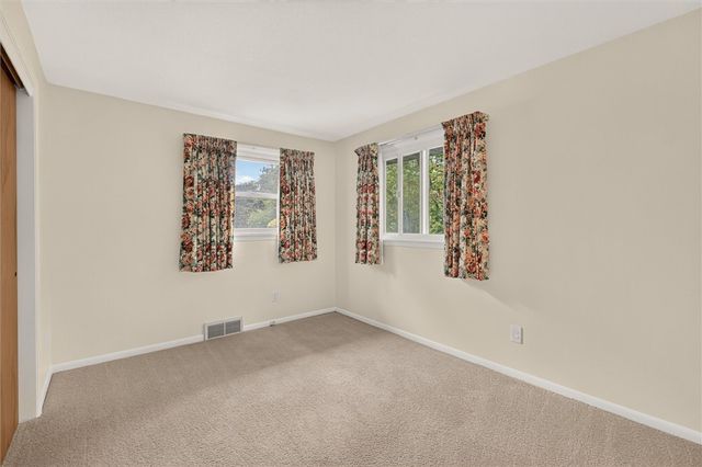 82 Kensington Court, Greece, NY 14612