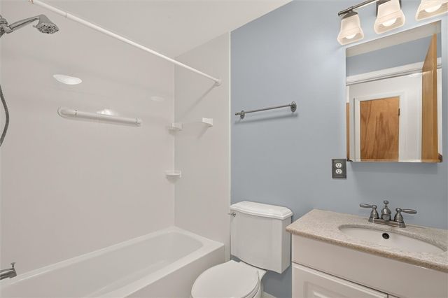 82 Kensington Court, Greece, NY 14612