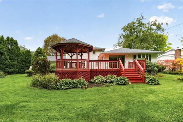 82 Kensington Court, Greece, NY 14612
