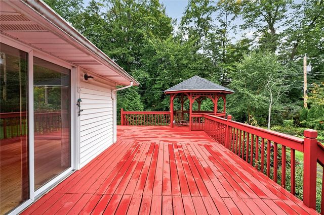 82 Kensington Court, Greece, NY 14612