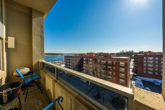 40 Fayette St 64, Perth Amboy City, NJ 08861
