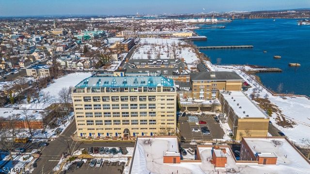 40 Fayette St 64, Perth Amboy City, NJ 08861