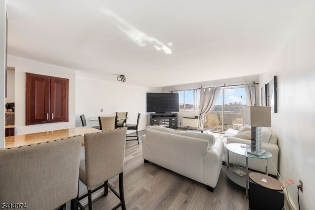 40 Fayette St 64, Perth Amboy City, NJ 08861