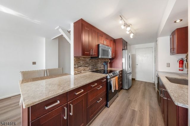 40 Fayette St 64, Perth Amboy City, NJ 08861