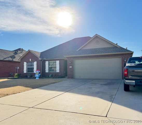 4906 S 195th East Avenue, Broken Arrow, OK 74014