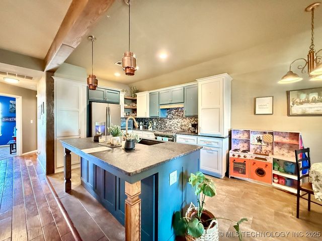 4906 S 195th East Avenue, Broken Arrow, OK 74014