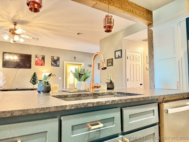 4906 S 195th East Avenue, Broken Arrow, OK 74014