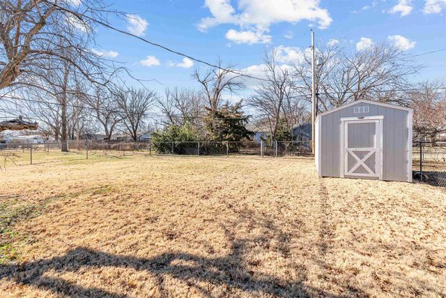 866 Seneca Ave, Salina, KS 67401