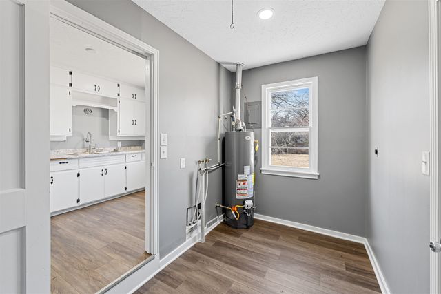 866 Seneca Ave, Salina, KS 67401