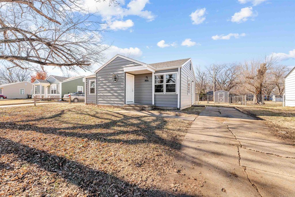 866 Seneca Ave, Salina, KS 67401