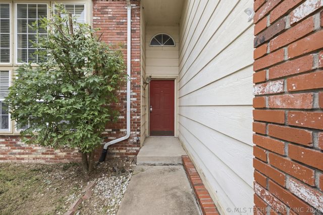 9107 S 85th East Avenue, Tulsa, OK 74133