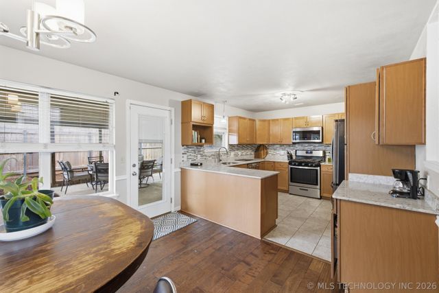 9107 S 85th East Avenue, Tulsa, OK 74133