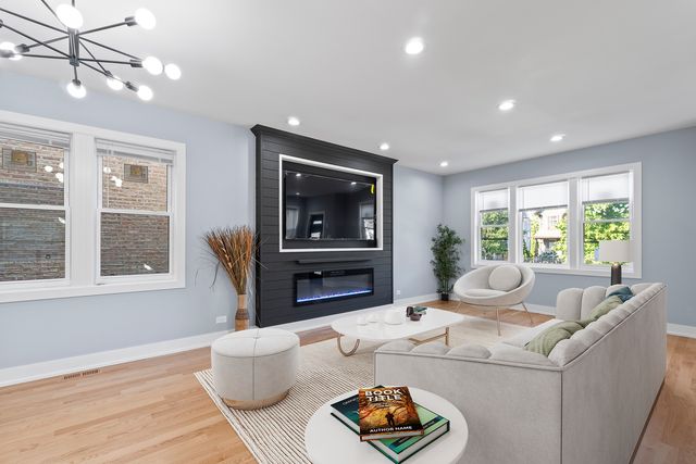 657 N PINE Avenue, Chicago, IL 60644