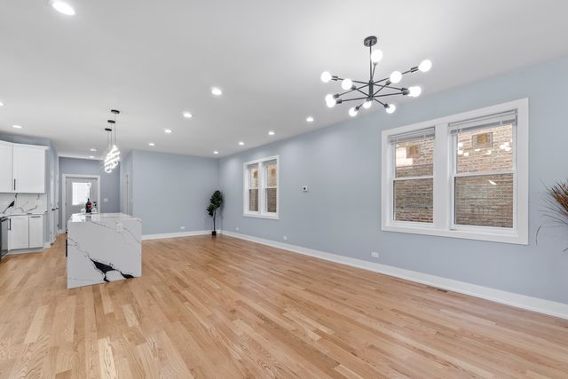 657 N PINE Avenue, Chicago, IL 60644