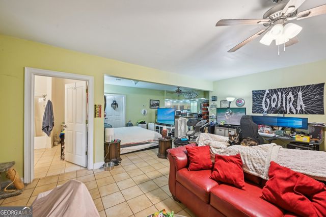 572 Harbour Shores Drive, Jackson, GA 30233