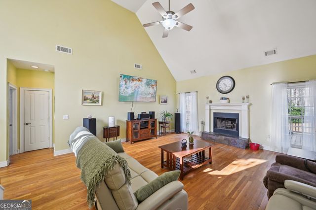 572 Harbour Shores Drive, Jackson, GA 30233