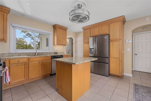 120 Bretton Woods Drive, Cranston, RI 02920