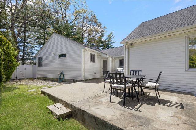 120 Bretton Woods Drive, Cranston, RI 02920