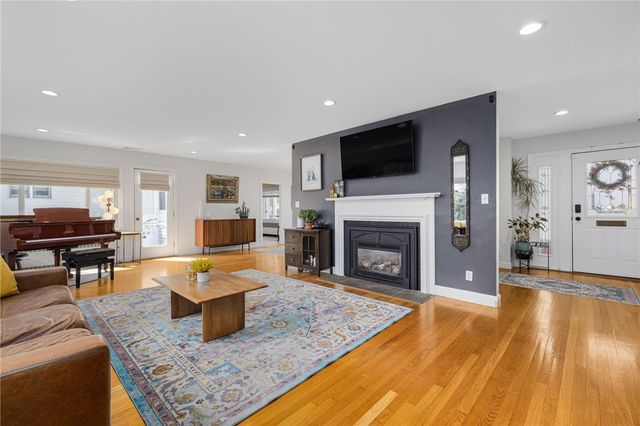 120 Bretton Woods Drive, Cranston, RI 02920