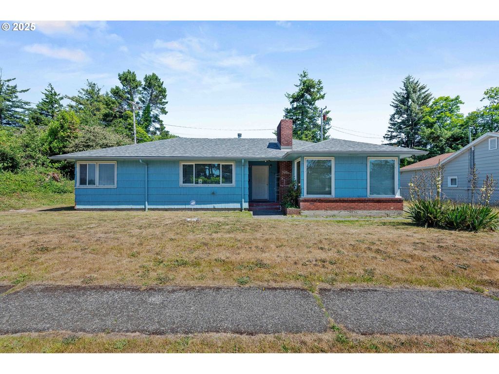 910 MICHIGAN Ave, Coos Bay, OR 97420