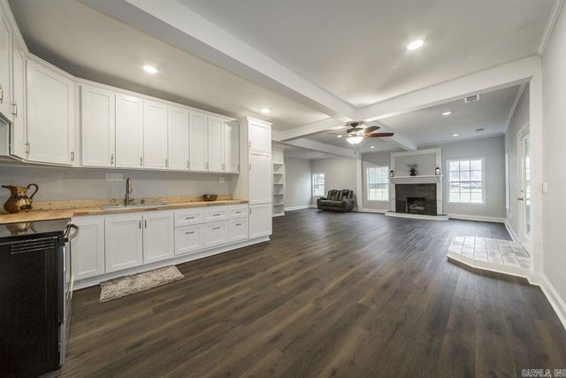 1018 River, Benton, AR 72015