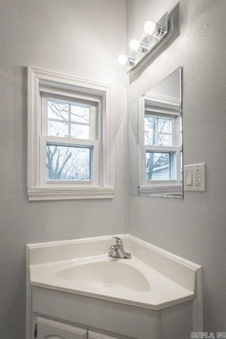 1018 River, Benton, AR 72015