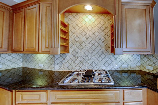 3430 Queensburg Lane, Friendswood, TX 77546