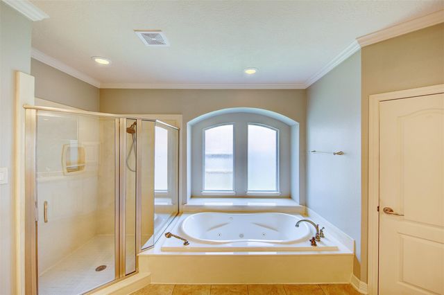 3430 Queensburg Lane, Friendswood, TX 77546