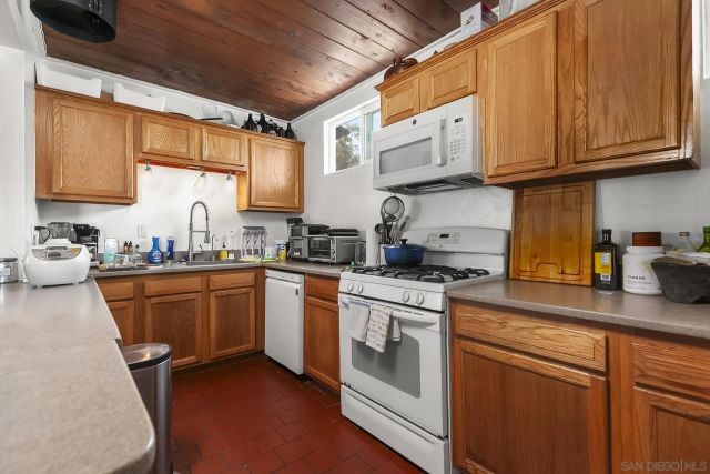 5036 W Point Loma Blvd, San Diego, CA 92107