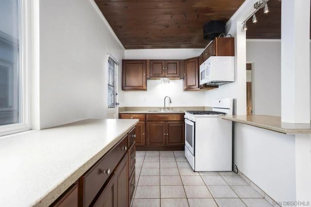 5036 W Point Loma Blvd, San Diego, CA 92107