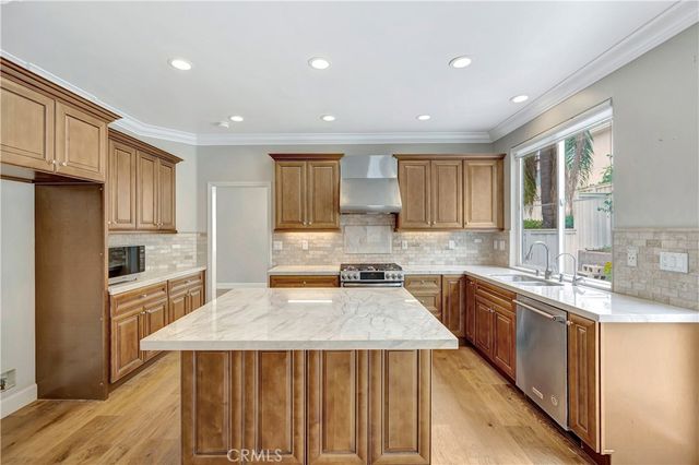 15 Whispering Pne, Irvine, CA 92620