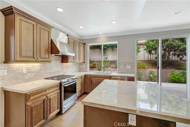 15 Whispering Pne, Irvine, CA 92620