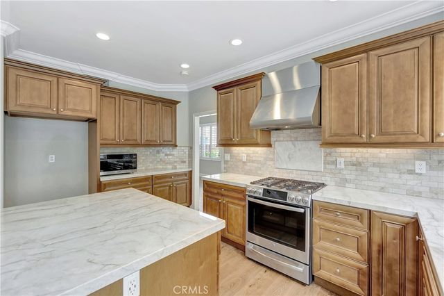 15 Whispering Pne, Irvine, CA 92620