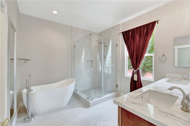15 Whispering Pne, Irvine, CA 92620