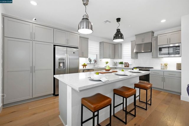 5860 Silhouette Ct, Dublin, CA 94568