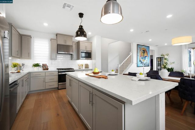 5860 Silhouette Ct, Dublin, CA 94568