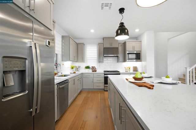 5860 Silhouette Ct, Dublin, CA 94568