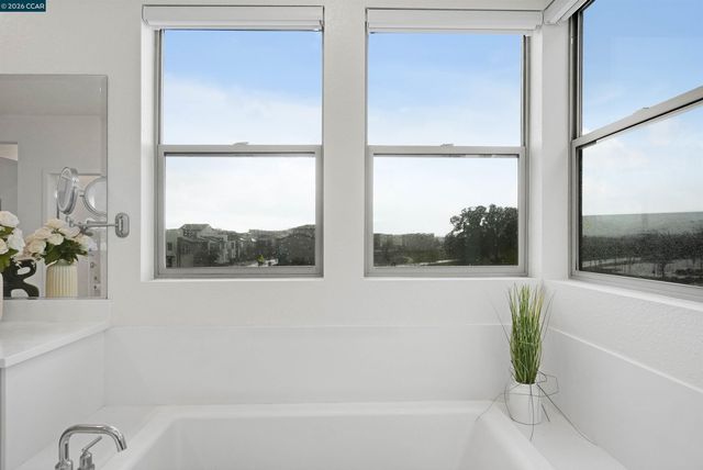 5860 Silhouette Ct, Dublin, CA 94568